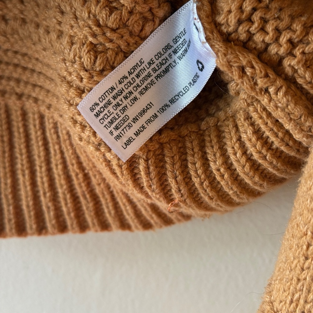 Universal Threads Sweater - Picture 3 of 4